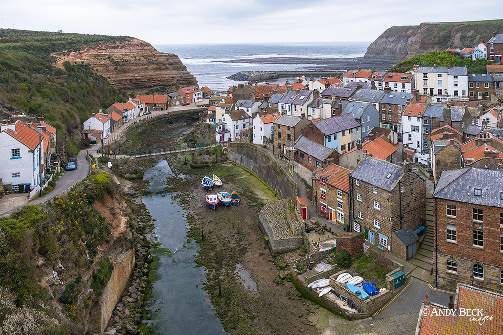 Staithes Beck from Cowbar. Low tide